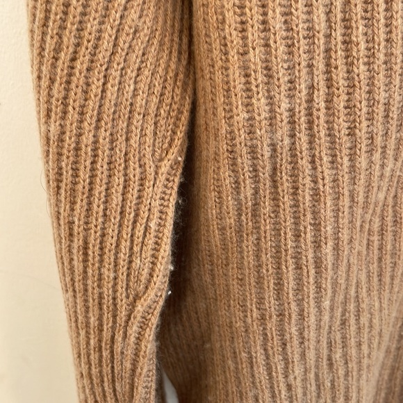 The Koppels WOOL CASHMERE SIDE SPLIT LONG TURTLENECK SWEATER IN CAMEL size 1 - Picture 9 of 10